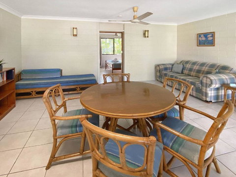 Alma Bay Holiday Unit 2 - Redcliffe Tourism 3