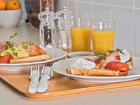 Almare Tourist Motel - Redcliffe Tourism 4