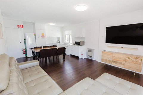 Alpine Mountain View 34 - Redcliffe Tourism 0