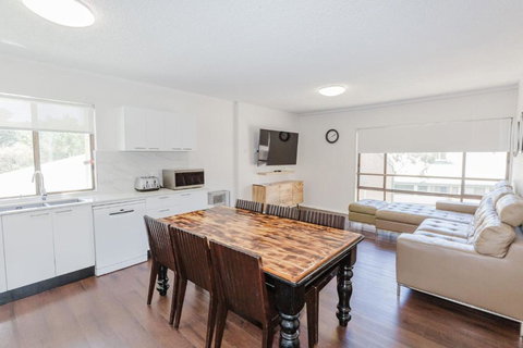 Alpine Mountain View 34 - Redcliffe Tourism 2