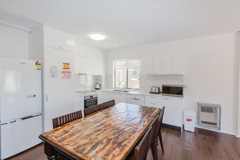 Alpine Mountain View 34 - Redcliffe Tourism 3