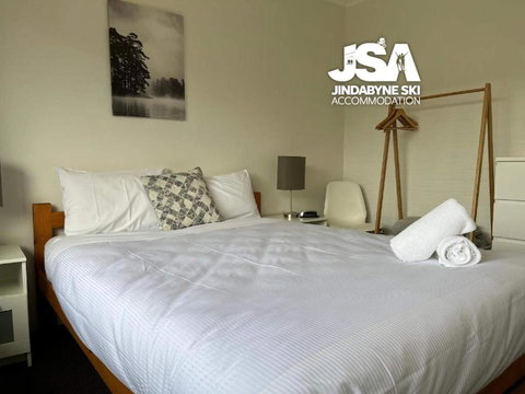 Alpine Mountain View 41 - Redcliffe Tourism 3