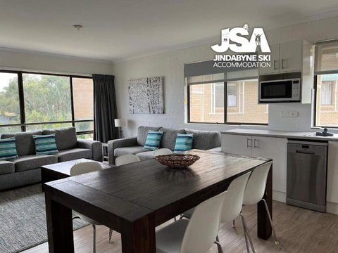 Alpine Mountain View 41 - Redcliffe Tourism 2