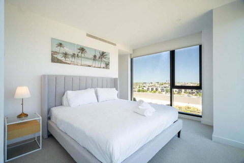 Amazing CBD 3BR Apt Bayview Free Parking - Redcliffe Tourism 1