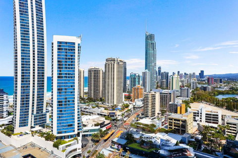 Amazing Chevron Heart Of Surfers Apartment - Redcliffe Tourism 4