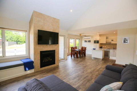 Amber Mist Villa - Two - Redcliffe Tourism 0