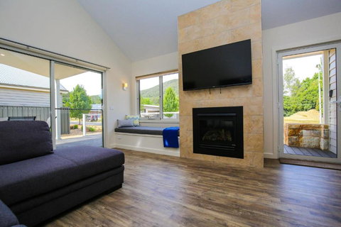 Amber Mist Villa - Two - Redcliffe Tourism 1