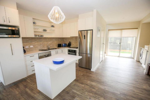 Amber Mist Villa - Two - Redcliffe Tourism 4