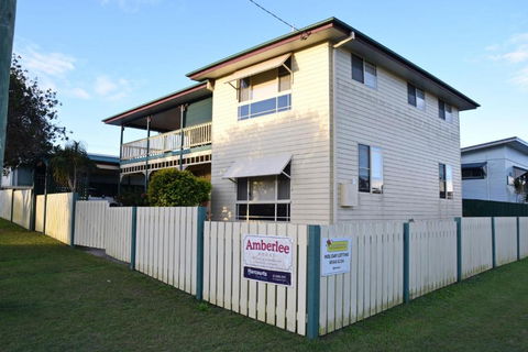 Amberlee House - Bring Your Own Linen - Redcliffe Tourism 0