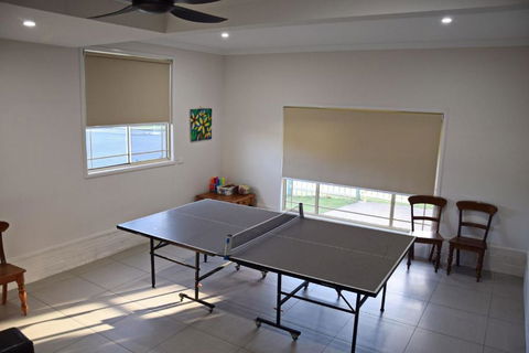 Amberlee House - Bring Your Own Linen - Redcliffe Tourism 2