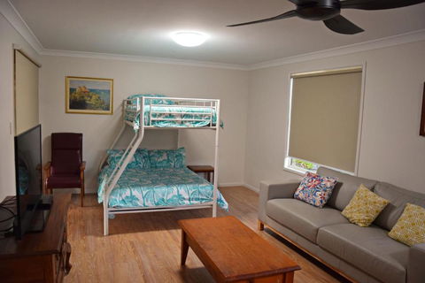 Amberlee House - Bring Your Own Linen - Redcliffe Tourism 3
