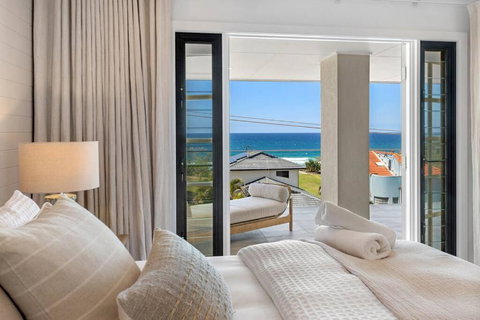 An Oasis By The Beach With Ocean Views Daybed BBQ - Redcliffe Tourism 0