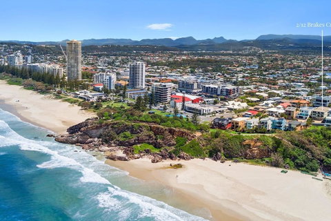 An Oasis By The Beach With Ocean Views Daybed BBQ - Redcliffe Tourism 3