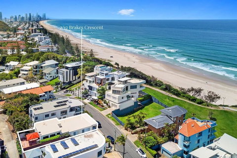 An Oasis By The Beach With Ocean Views Daybed BBQ - Redcliffe Tourism 1