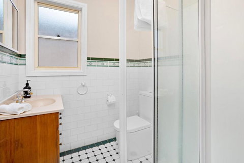 Anembo Hideaway - Redcliffe Tourism 4