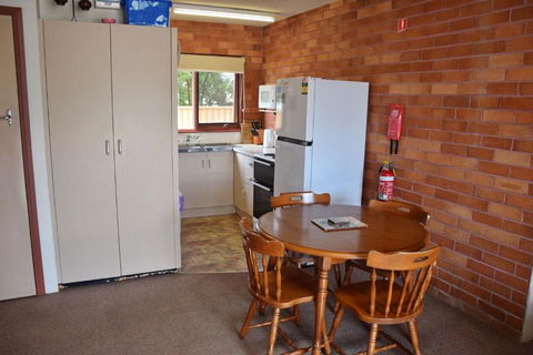 Anglers Lodge 4 - Bring Your Own Linen - Redcliffe Tourism 2