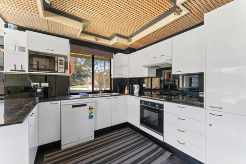 Alpine Mountain View 39 - 3BR L Swimming Pool L Air-Con L WiFi - Redcliffe Tourism 2