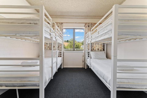 Alpine Mountain View 39 - 3BR L Swimming Pool L Air-Con L WiFi - Redcliffe Tourism 4