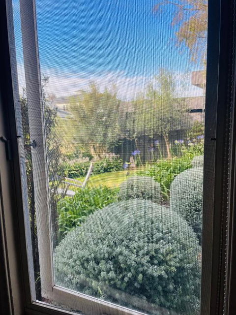 Artist Apartment Between Beach And Main - Redcliffe Tourism 3