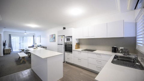 Apartment 27 - The Meridian - Redcliffe Tourism 0