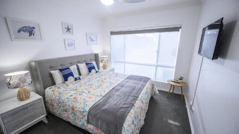 Apartment 27 - The Meridian - Redcliffe Tourism 4