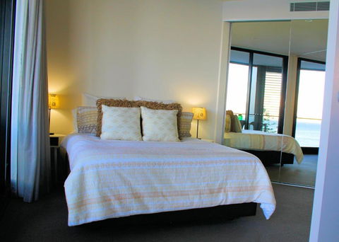 Apartment On King Street - Redcliffe Tourism 4