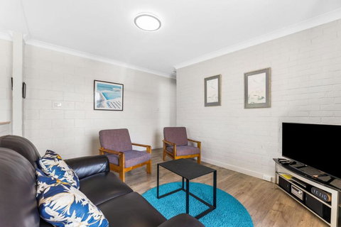 Apollo Unit 21 1st Floor - Redcliffe Tourism 1