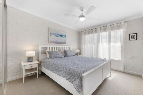 Apollo Unit 21 1st Floor - Redcliffe Tourism 4