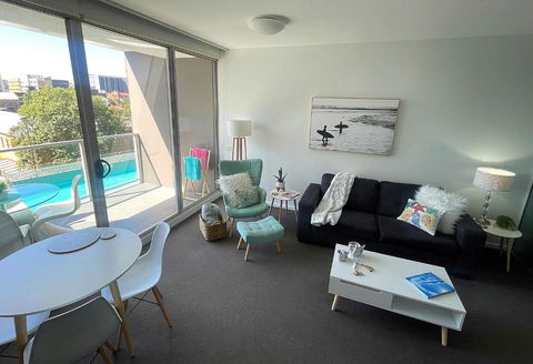 AQUA 306 POOLSIDE Luxury Apartment , Honeysuckle, NEWCASTLE FREE Parking - Redcliffe Tourism 4