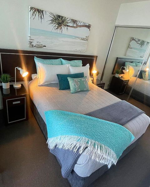 AQUA 306 POOLSIDE Luxury Apartment , Honeysuckle, NEWCASTLE FREE Parking - Redcliffe Tourism 3