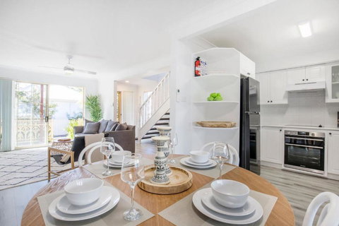 Aquamarine - Redcliffe Tourism 0