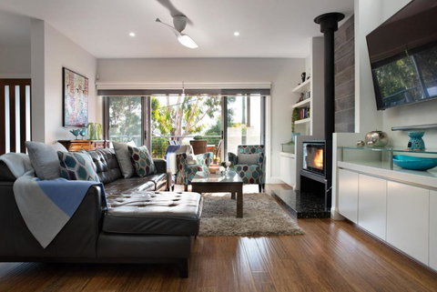 Arabella Meadows - Redcliffe Tourism 1