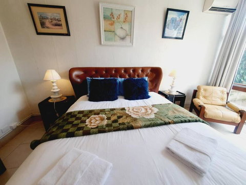 Architectural Bright Open 2B&1B Home With A Private Garden At Yarralumla - Redcliffe Tourism 2