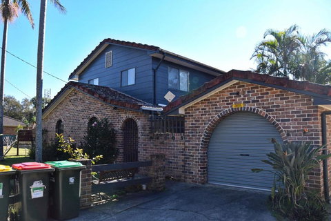 Arcos - Redcliffe Tourism 1