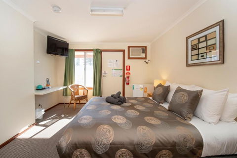Ardrossan Hotel Motel - Redcliffe Tourism 3