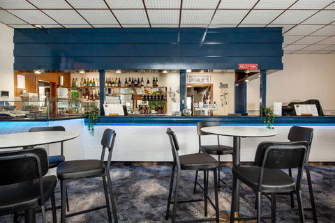 Ardrossan Hotel Motel - Redcliffe Tourism 1