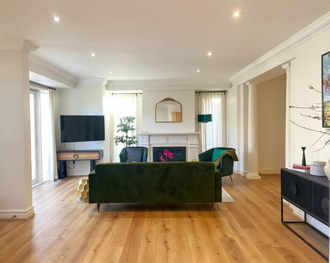 Art Deco In Toorak - Redcliffe Tourism 1