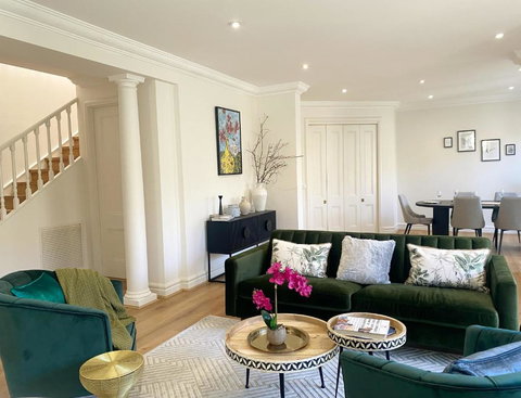 Art Deco In Toorak - Redcliffe Tourism 2