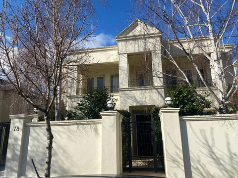 Art Deco In Toorak - Redcliffe Tourism 0