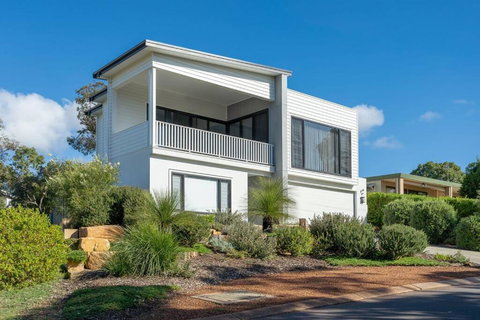 Attunga I Private Properties - Redcliffe Tourism 0