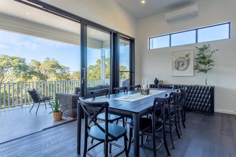 Attunga I Private Properties - Redcliffe Tourism 1