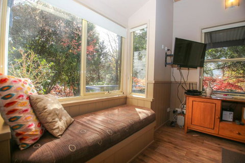 Autumn Leaf Cottage 1 - Redcliffe Tourism 2