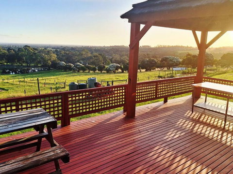 Auyea Farm 3BR Entire House - 7 Mins To Gumbuya World - Redcliffe Tourism 0