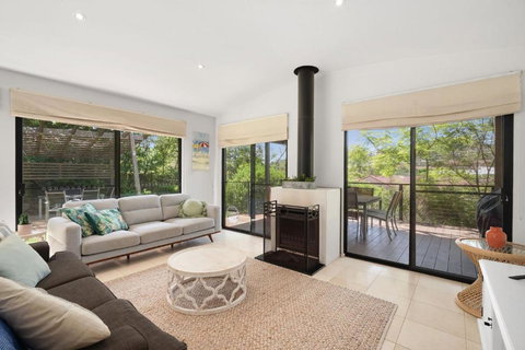 Avoca Beach Living - Redcliffe Tourism 3