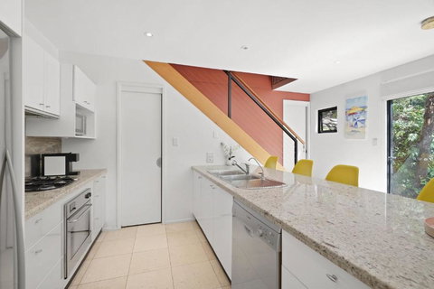 Avoca Beach Living - Redcliffe Tourism 4