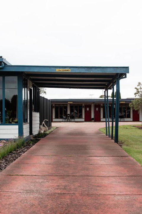 Avon River Inn - Redcliffe Tourism 1