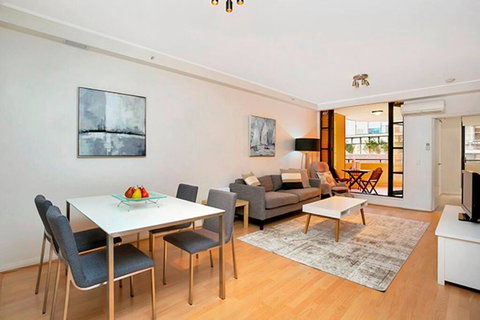 AX301 - Located In The Heart Of North Sydney - Redcliffe Tourism 0