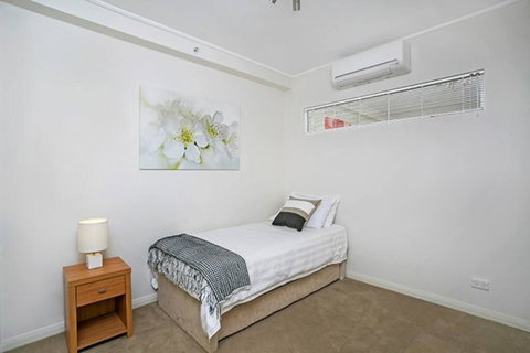 AX301 - Located In The Heart Of North Sydney - Redcliffe Tourism 2