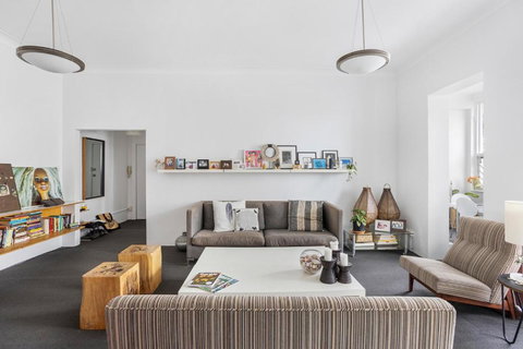 Art Deco Diamond - Redcliffe Tourism 1