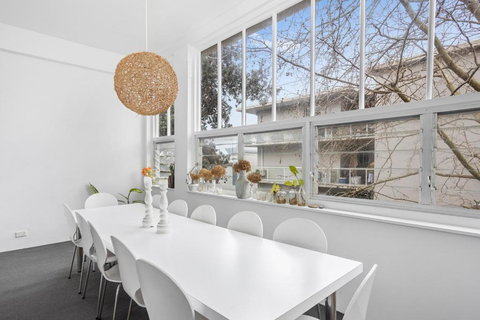 Art Deco Diamond - Redcliffe Tourism 4